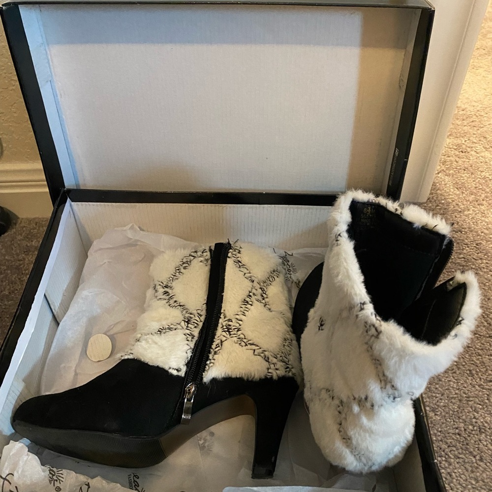 Beacon Brand size 6.5 (worn one time)
